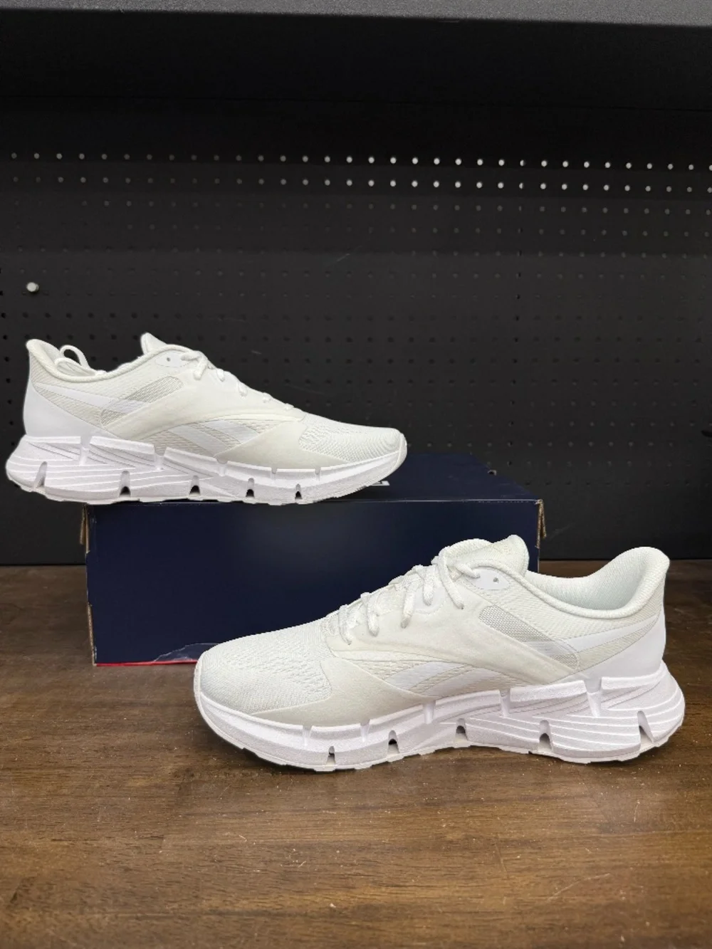 New W/ Box! Men's Reebok Zig Dynamica 5 White Running Athletic Sneakers Size 13